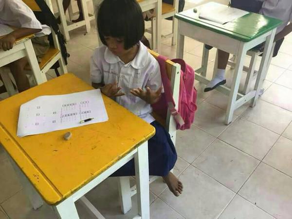 เด็กใช้เท้านับเลข