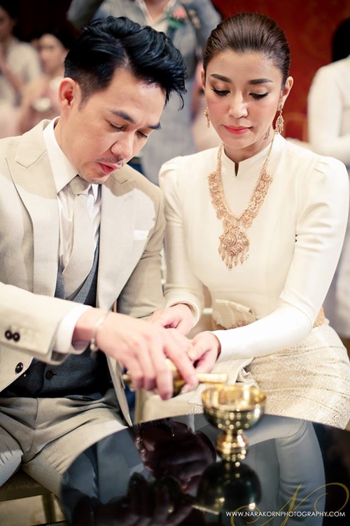 งานแต่ง เอมมี่ มรกรต-ไฮโซเจมส์ จิรายุทธ