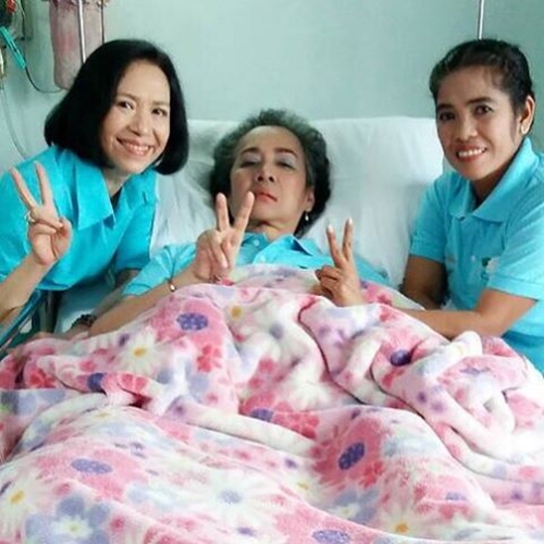 ตุ๊ก เดือนเต็ม เยี่ยมเพื่อนรัก ลินดา ค้าธัญเจริญ