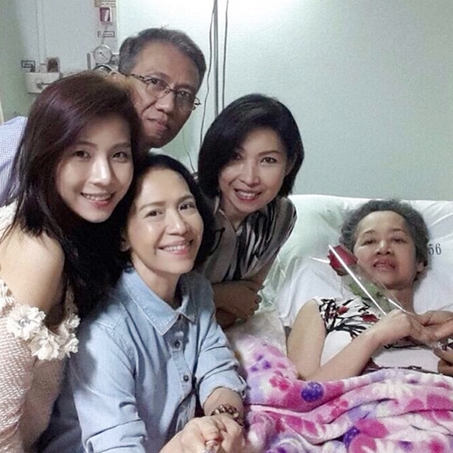 ตุ๊ก เดือนเต็ม เยี่ยมเพื่อนรัก ลินดา ค้าธัญเจริญ