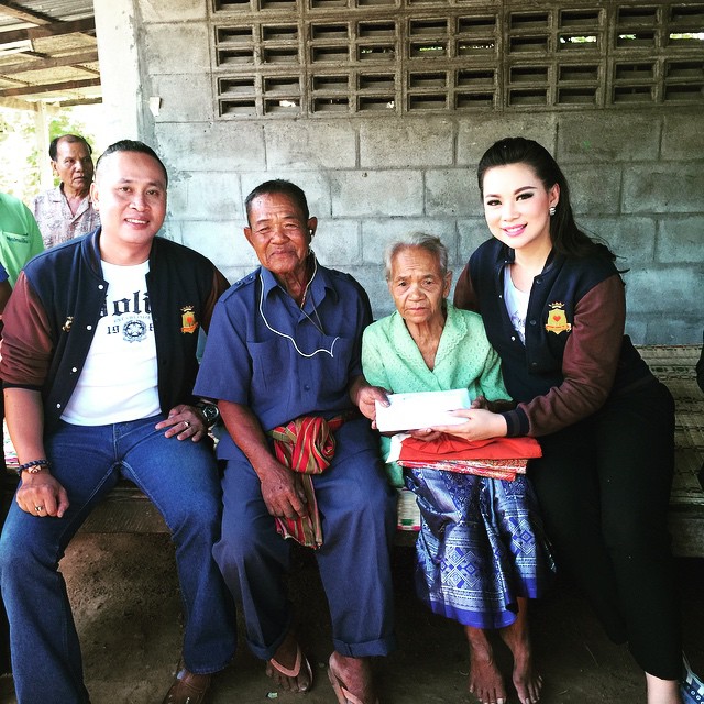  บุ๋ม ปนัดดา มอบเงินบริจาคช่วย 2 ตายาย คดีรถชนควายตาย