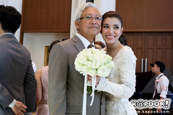 งานแต่ง เอมมี่ เจมส์