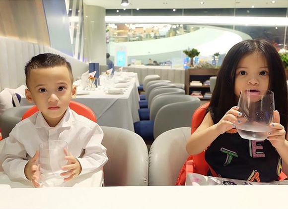 แฟชั่นเซตเท่ ๆ ของ น้องบีน่า บรู๊คลิน