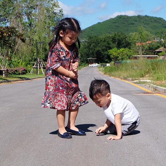 แฟชั่นเซตเท่ ๆ ของ น้องบีน่า บรู๊คลิน