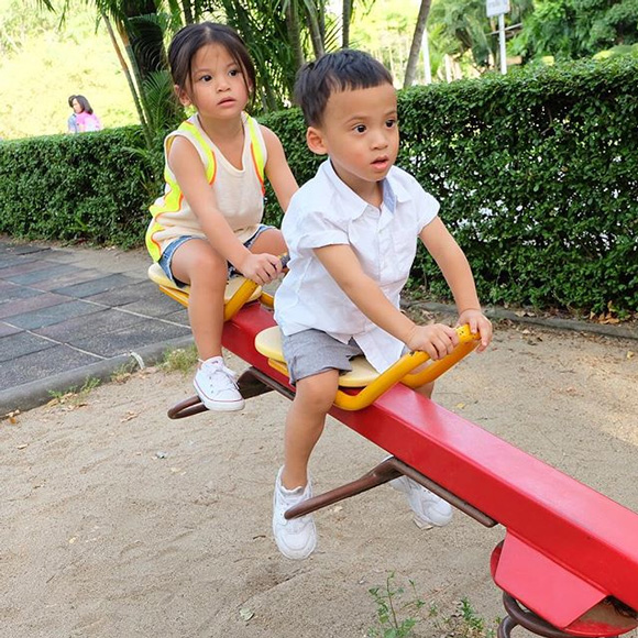 แฟชั่นเซตเท่ ๆ ของ น้องบีน่า บรู๊คลิน