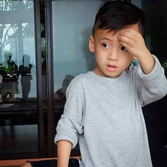 แฟชั่นเซตเท่ ๆ ของ น้องบีน่า บรู๊คลิน