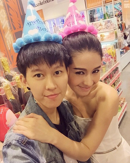 โม อมีนา