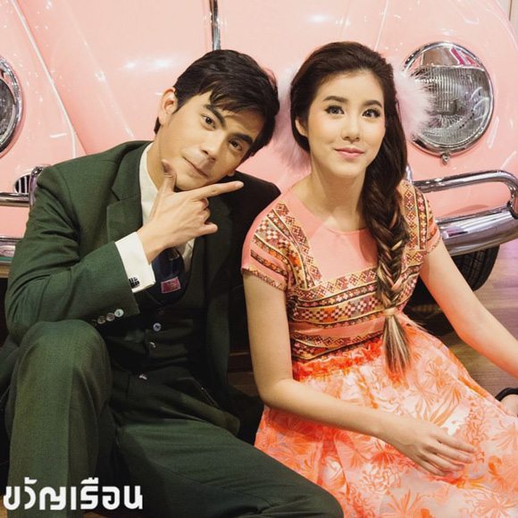 ฌอห์ณ เอสเธอร์ ปกนิตยสาร ขวัญเรือน