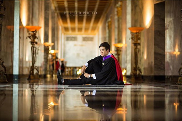 เจมส์ มาร์ รับปริญญา