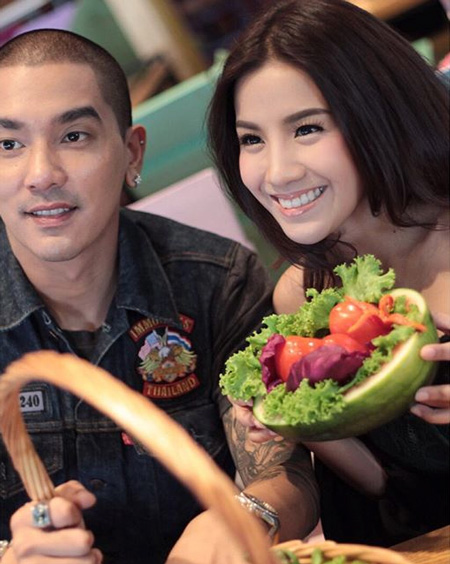 ดาราลอยกระทง วันลอยกระทง 2558