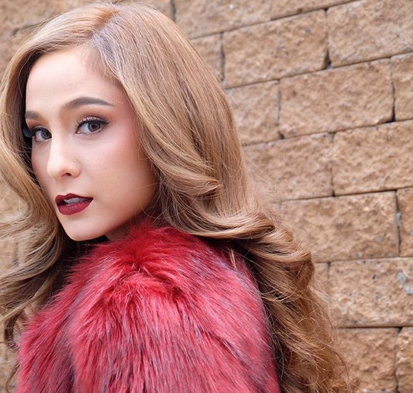 ขวัญ อุษามณี