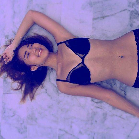 หวาย ชุดว่ายน้ำ