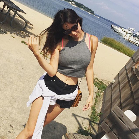 ซาร่า มาลากุล ชุดว่ายน้ำ