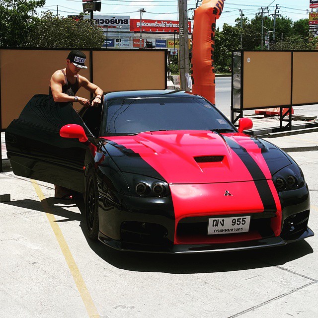 คลังรถสปอร์ต ดีเจเพชรจ้า