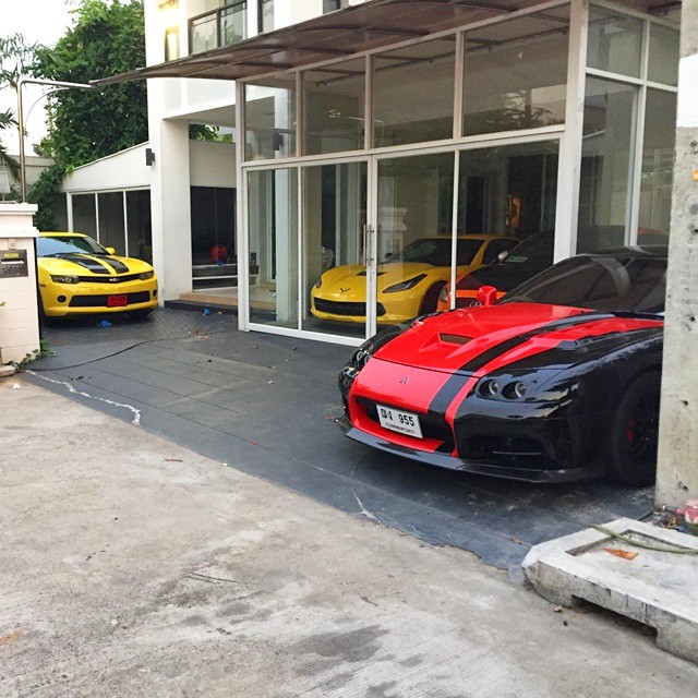 คลังรถสปอร์ต ดีเจเพชรจ้า