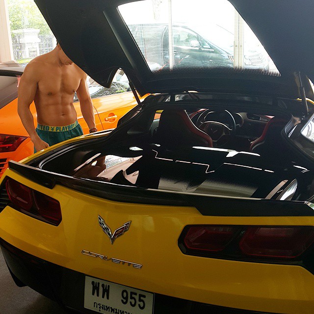 คลังรถสปอร์ต ดีเจเพชรจ้า