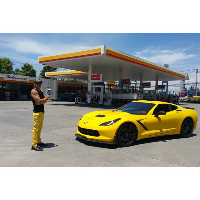 คลังรถสปอร์ต ดีเจเพชรจ้า