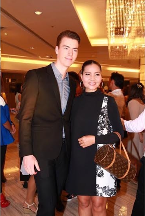 สุนารี ราชสีมา คบแฟนเด็กแล้วสดใสขึ้นเป็นกอง แถมหวานกันจนน่าอิจฉา !