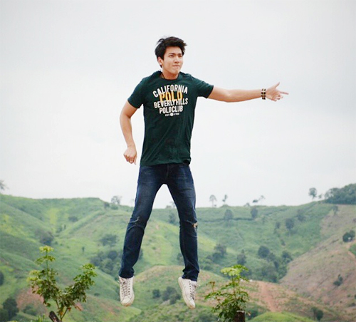 เฟิร์ส เอกพงศ์