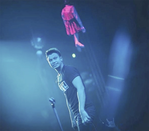 หนุ่ม กะลา