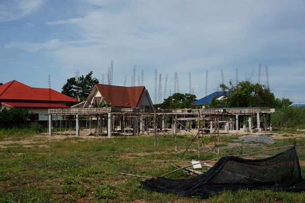 ปลูกบ้านชั้นเดียวยกสูง สไตล์บ้านไทยประยุกต์ 