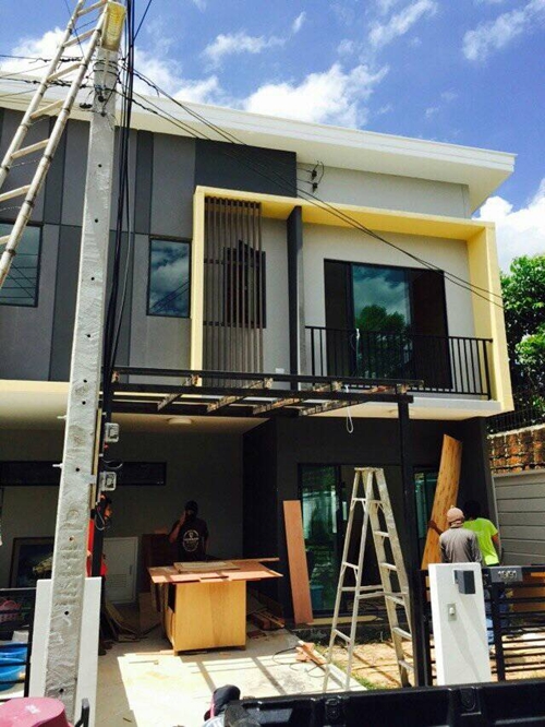 บ้านทาวน์โฮม 2 ชั้นสไตล์ลอฟท์ แต่งบ้านเท่ ๆ กลิ่นอายร้านกาแฟ  