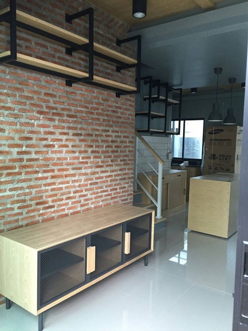 บ้านทาวน์โฮม 2 ชั้นสไตล์ลอฟท์ แต่งบ้านเท่ ๆ กลิ่นอายร้านกาแฟ  
