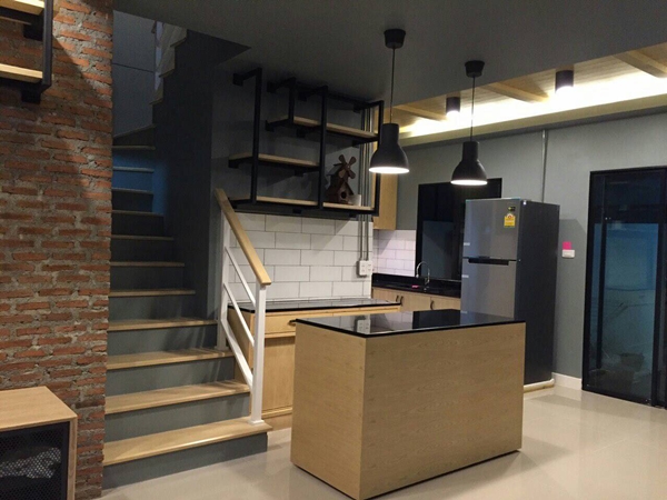 บ้านทาวน์โฮม 2 ชั้นสไตล์ลอฟท์ แต่งบ้านเท่ ๆ กลิ่นอายร้านกาแฟ  