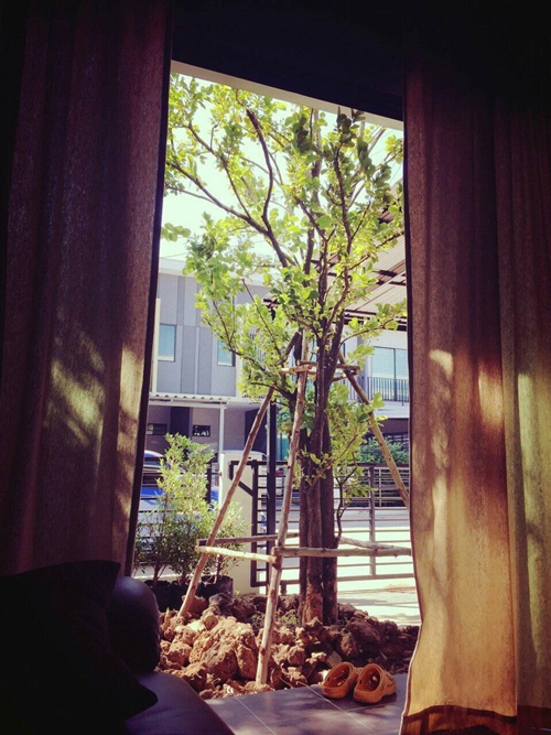 บ้านทาวน์โฮม 2 ชั้นสไตล์ลอฟท์ แต่งบ้านเท่ ๆ กลิ่นอายร้านกาแฟ  