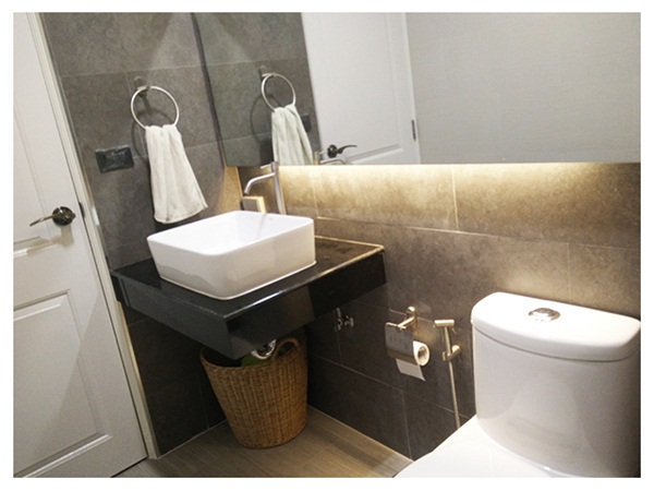 รีโนเวทห้องน้ำเก่า กลายเป็นห้องใหม่จนแทบจำไม่ได้ 
