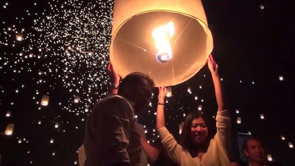 โคมยี่เป็ง