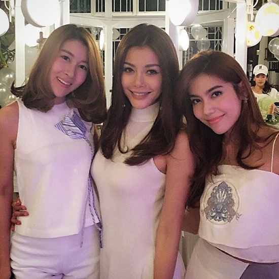 ไฮโซขุนพล หอมแก้ม เกรซ