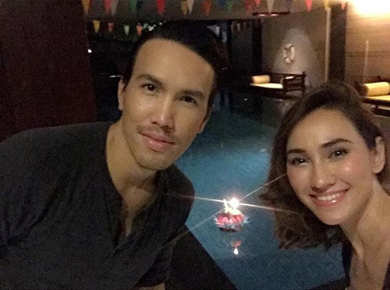 คู่รักดาราลอยกระทง