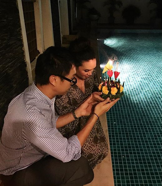 คู่รักดาราลอยกระทง