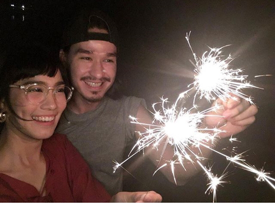 คู่รักดาราลอยกระทง