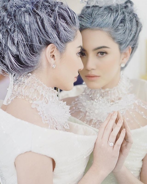 ใหม่ ดาวิกา