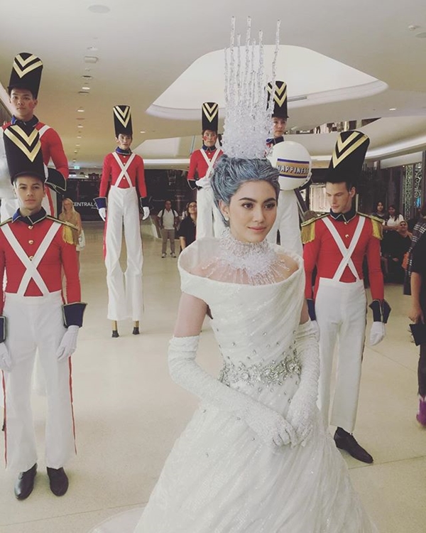 ใหม่ ดาวิกา