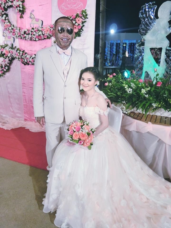 งานแต่ง เก่ง ลายพราง