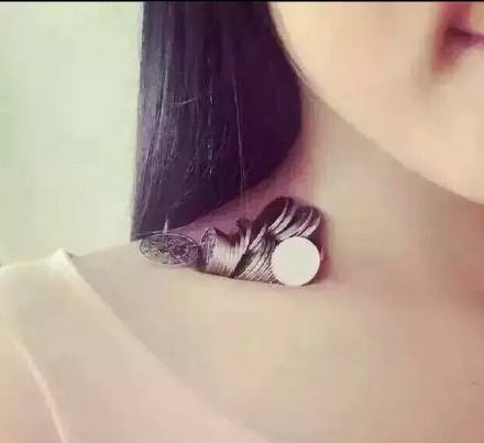 เอาเหรียญวางบนไหปลาร้า