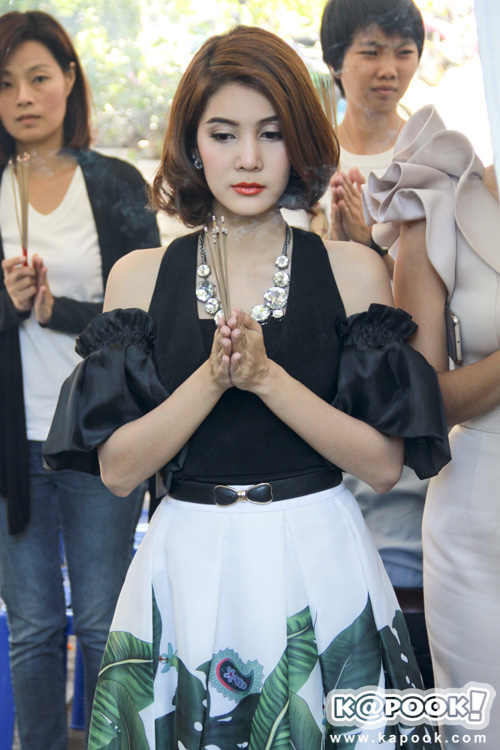 บวงสรวง ลูกไม้ ไกลต้น