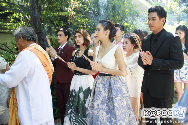 บวงสรวง ลูกไม้ ไกลต้น