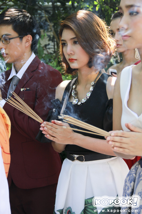 บวงสรวง ลูกไม้ ไกลต้น