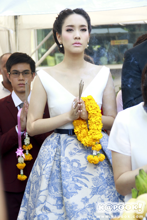 บวงสรวง ลูกไม้ ไกลต้น