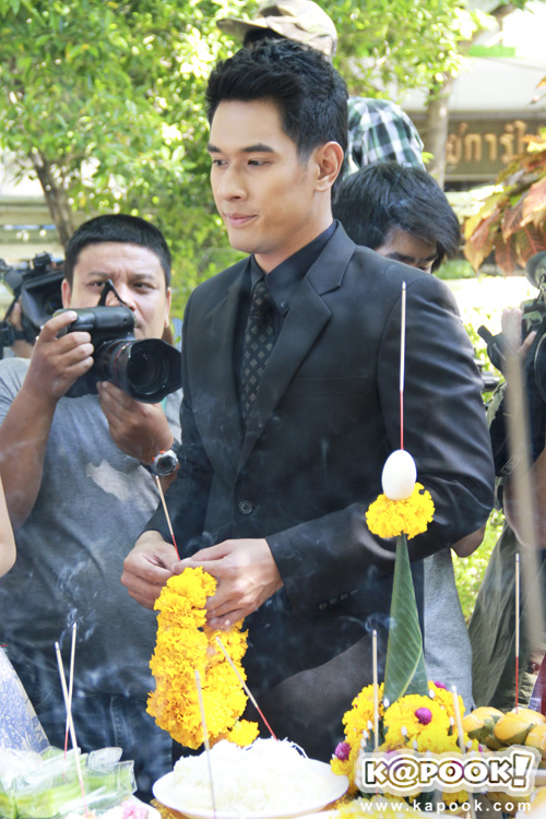 บวงสรวง ลูกไม้ ไกลต้น