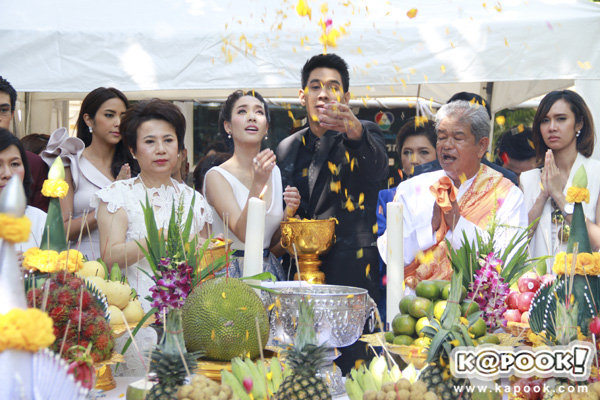 บวงสรวง ลูกไม้ ไกลต้น