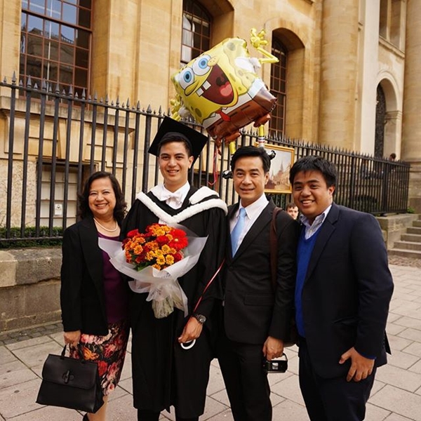 ณิชา ณัฏฐณิชา ร่วมยินดี ไอติม จบ ม. อ็อกซ์ฟอร์ด