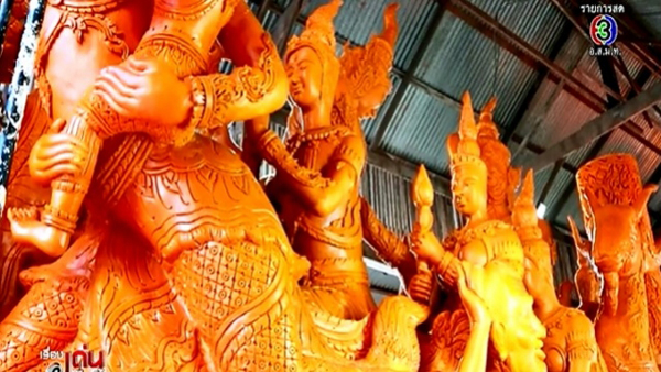 ขบวนแห่เทียนพรรษา อุบลฯ ทุบกำแพงวัด เคลื่อนพญาเทียน