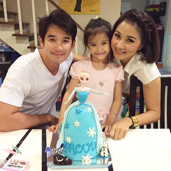 น้องพราว ลูกสาวพ่อลิฟท์ แม่หญิง 