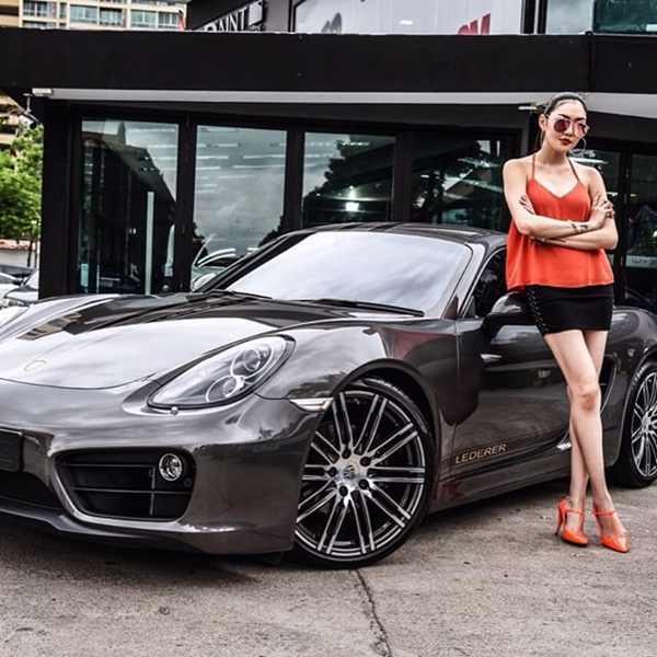  	เก๋ กันยกร ซื้อนาฬิกาเซอร์ไพรส์ เอิร์ก เลเดอเรอร์ 