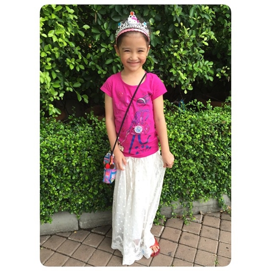 น้องพราว ลูกสาวพ่อลิฟท์ แม่หญิง 